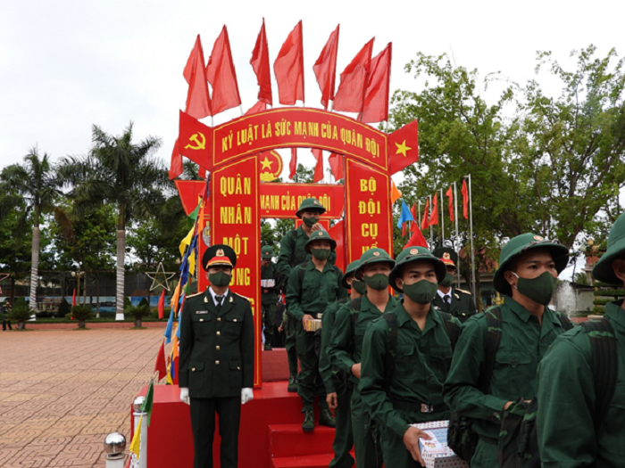 Thanh niên huyện Ea H’leo hào hứng lên đường nhập ngũ